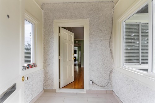 2119 30Th Avenue E, Vancouver, BC - Indoor