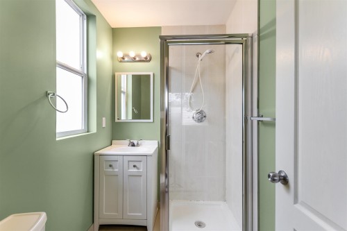 2119 30Th Avenue E, Vancouver, BC - Indoor Photo Showing Bathroom