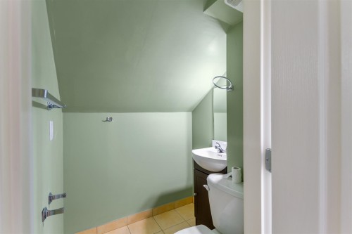 2119 30Th Avenue E, Vancouver, BC - Indoor Photo Showing Bathroom