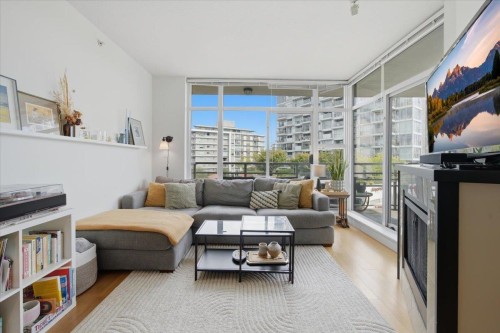 512-298 E 11Th Avenue, Vancouver, BC - Indoor Photo Showing Living Room