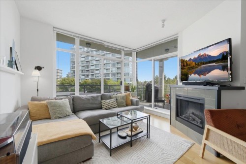 512-298 E 11Th Avenue, Vancouver, BC - Indoor Photo Showing Living Room With Fireplace