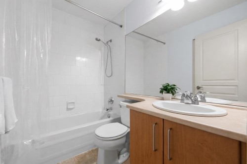 7336 Salisbury Avenue, Burnaby, BC - Indoor Photo Showing Bathroom