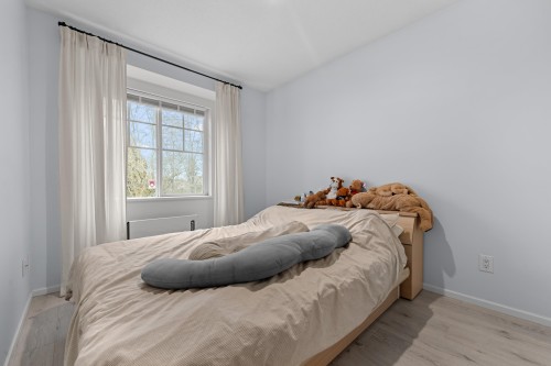 7336 Salisbury Avenue, Burnaby, BC - Indoor Photo Showing Bedroom