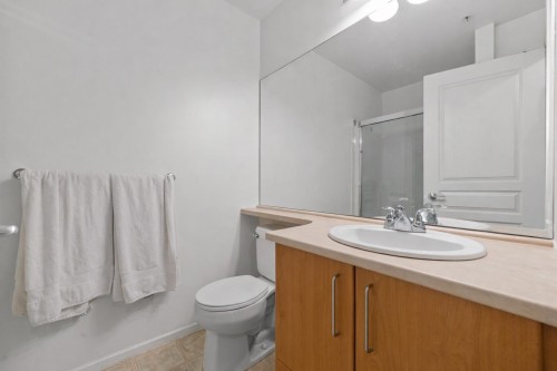 7336 Salisbury Avenue, Burnaby, BC - Indoor Photo Showing Bathroom
