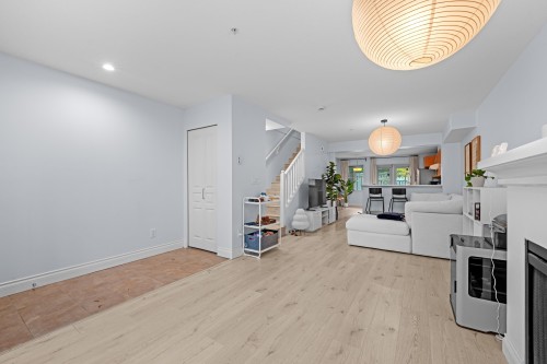 7336 Salisbury Avenue, Burnaby, BC - Indoor Photo Showing Laundry Room
