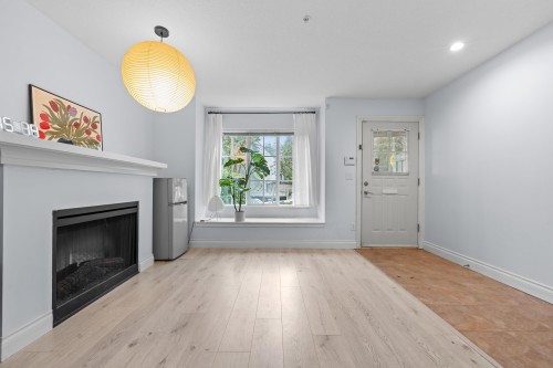 7336 Salisbury Avenue, Burnaby, BC - Indoor With Fireplace