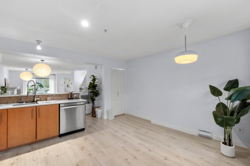7336 Salisbury Avenue, Burnaby, BC - Indoor Photo Showing Kitchen