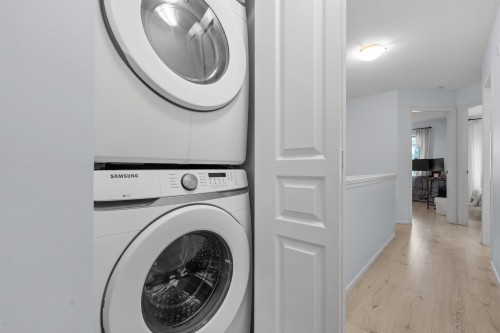7336 Salisbury Avenue, Burnaby, BC - Indoor Photo Showing Laundry Room