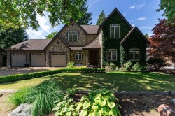 930 Selkirk Crescent  Coquitlam, BC V3J 6E5