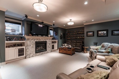 930 Selkirk Crescent, Coquitlam, BC - Indoor With Fireplace