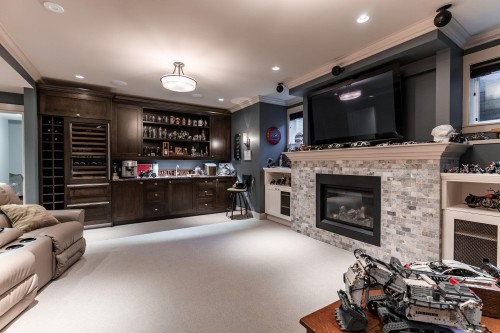 930 Selkirk Crescent, Coquitlam, BC - Indoor Photo Showing Living Room With Fireplace