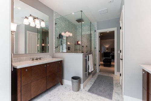 930 Selkirk Crescent, Coquitlam, BC - Indoor Photo Showing Bathroom