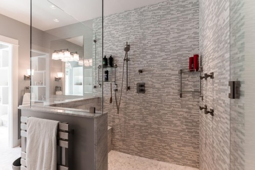 930 Selkirk Crescent, Coquitlam, BC - Indoor Photo Showing Bathroom
