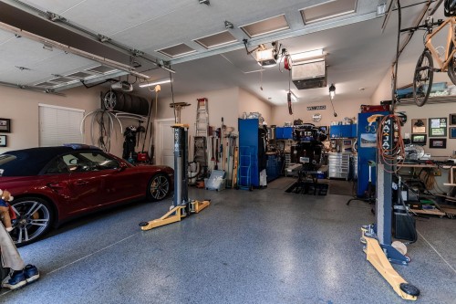 930 Selkirk Crescent, Coquitlam, BC - Indoor Photo Showing Garage