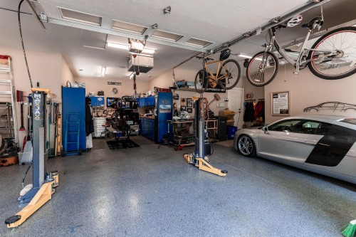 930 Selkirk Crescent, Coquitlam, BC - Indoor Photo Showing Garage