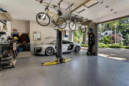 930 Selkirk Crescent, Coquitlam, BC - Indoor Photo Showing Garage
