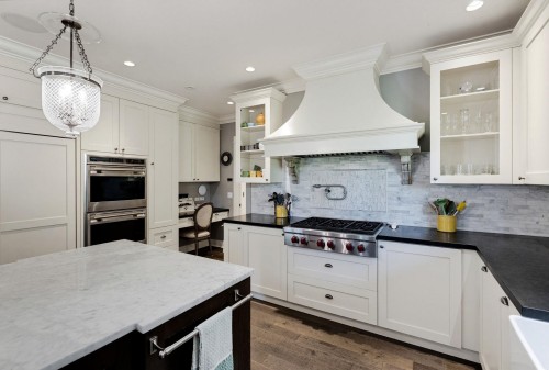 930 Selkirk Crescent, Coquitlam, BC - Indoor Photo Showing Kitchen With Upgraded Kitchen