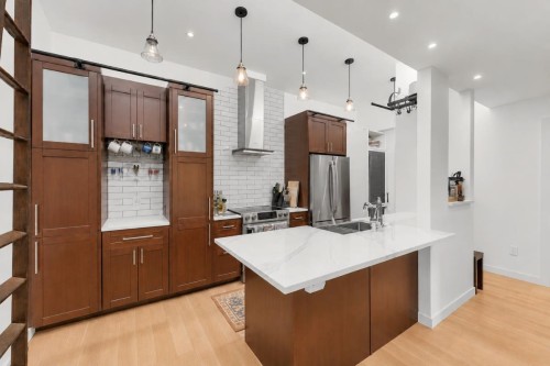 304-1420 7th Avenue E Vancouver, BC V5N 1R8