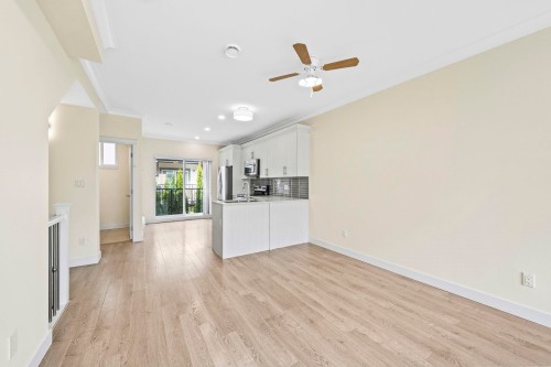 2-4191 No.4 Road, Richmond, BC - Indoor Photo Showing Kitchen