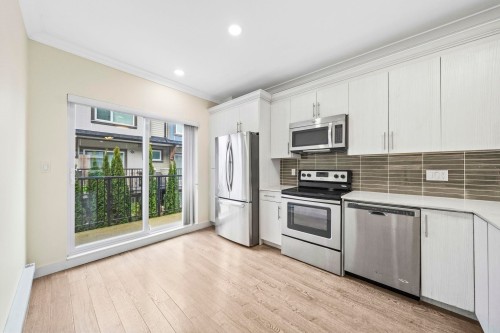 2-4191 No.4 Road, Richmond, BC - Indoor Photo Showing Kitchen