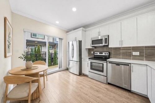 2-4191 No.4 Road, Richmond, BC - Indoor Photo Showing Kitchen