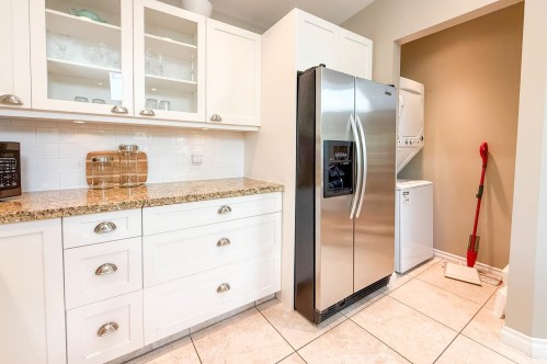 Withheld Withheld, North Vancouver, BC - Indoor Photo Showing Laundry Room
