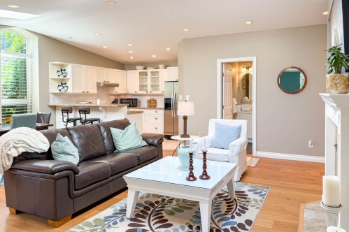 Withheld Withheld, North Vancouver, BC - Indoor Photo Showing Living Room