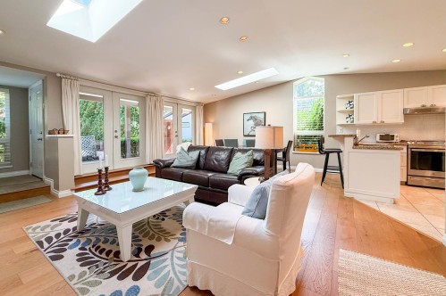 Withheld Withheld, North Vancouver, BC - Indoor Photo Showing Living Room