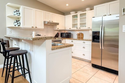 Withheld Withheld, North Vancouver, BC - Indoor Photo Showing Kitchen