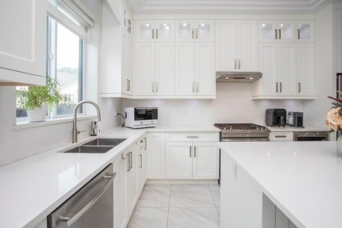 8559 Montcalm Street, Vancouver, BC - Indoor Photo Showing Kitchen With Double Sink With Upgraded Kitchen