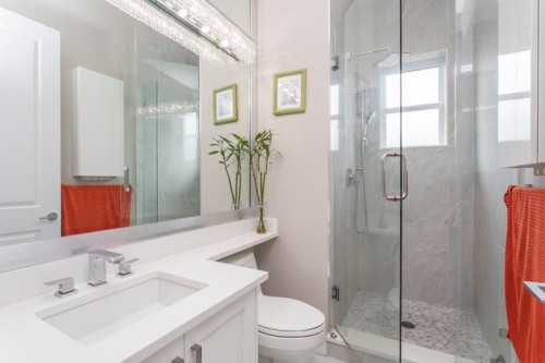 8559 Montcalm Street, Vancouver, BC - Indoor Photo Showing Bathroom