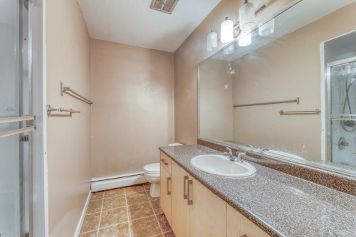 920 Harris Avenue, Coquitlam, BC - Indoor Photo Showing Bathroom