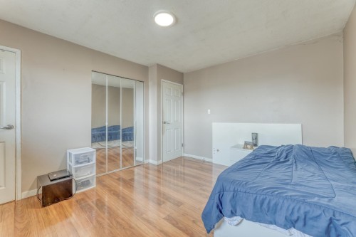 920 Harris Avenue, Coquitlam, BC - Indoor Photo Showing Bedroom