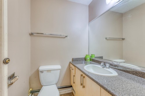920 Harris Avenue, Coquitlam, BC - Indoor Photo Showing Bathroom