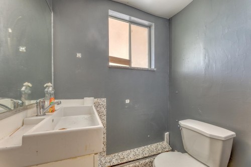 920 Harris Avenue, Coquitlam, BC - Indoor Photo Showing Bathroom