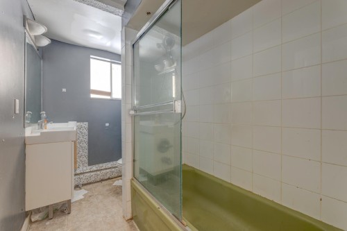 920 Harris Avenue, Coquitlam, BC - Indoor Photo Showing Bathroom