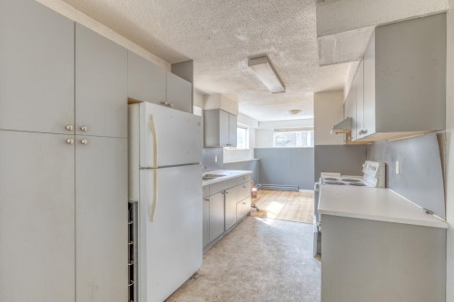 920 Harris Avenue, Coquitlam, BC - Indoor Photo Showing Kitchen