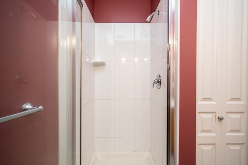 516-9319 University Crescent, Burnaby, BC - Indoor Photo Showing Bathroom