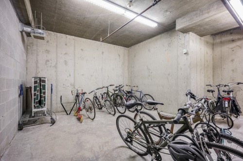 516-9319 University Crescent, Burnaby, BC - Indoor Photo Showing Other Room