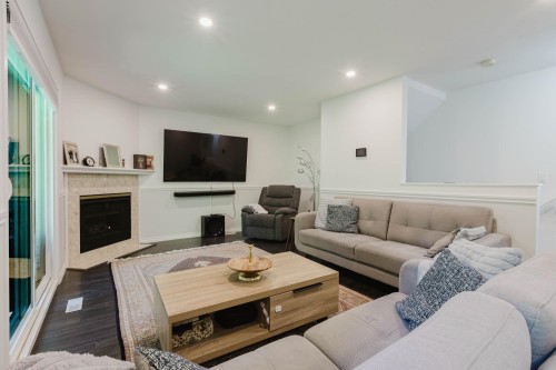 40-1355 Citadel Drive, Port Coquitlam, BC - Indoor Photo Showing Living Room With Fireplace