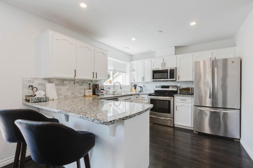 40-1355 Citadel Drive, Port Coquitlam, BC - Indoor Photo Showing Kitchen With Double Sink With Upgraded Kitchen