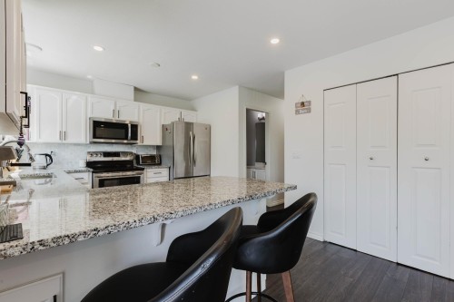 40-1355 Citadel Drive, Port Coquitlam, BC - Indoor Photo Showing Kitchen With Upgraded Kitchen