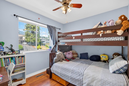 828 Huber Drive, Port Coquitlam, BC - Indoor Photo Showing Bedroom