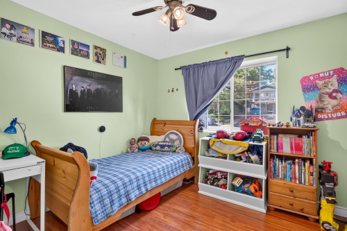 828 Huber Drive, Port Coquitlam, BC - Indoor Photo Showing Bedroom