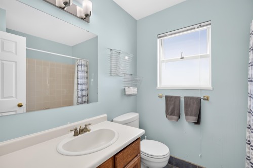 828 Huber Drive, Port Coquitlam, BC - Indoor Photo Showing Bathroom