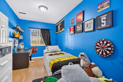 828 Huber Drive, Port Coquitlam, BC - Indoor Photo Showing Bedroom