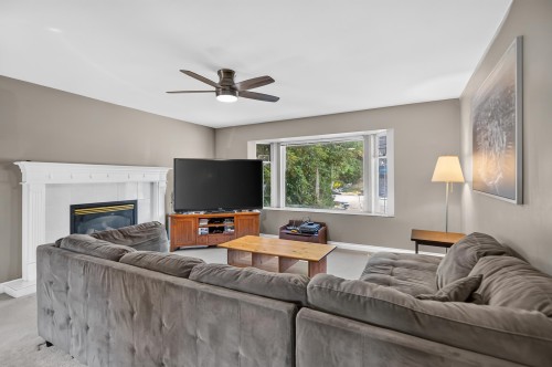 828 Huber Drive, Port Coquitlam, BC - Indoor Photo Showing Living Room With Fireplace