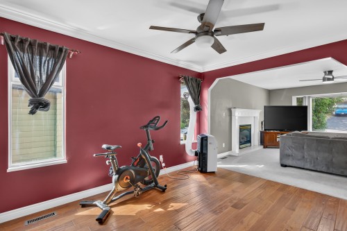 828 Huber Drive, Port Coquitlam, BC - Indoor Photo Showing Gym Room