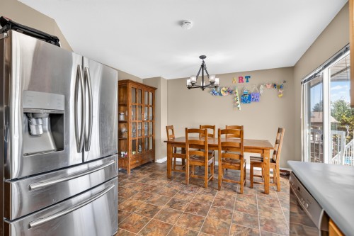 828 Huber Drive, Port Coquitlam, BC - Indoor Photo Showing Dining Room