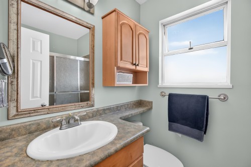 828 Huber Drive, Port Coquitlam, BC - Indoor Photo Showing Bathroom